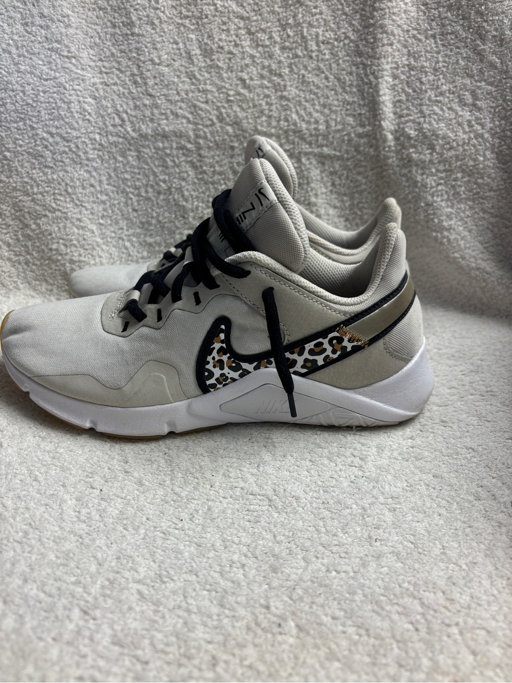 Nike Women’s Legend Essential 2 Premium Leopard size 6.5